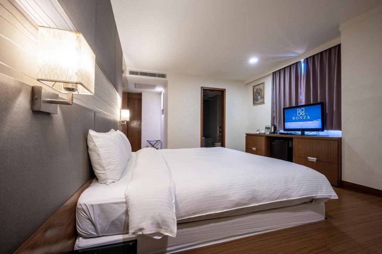 ז'וביי Hotel Bonza מראה חיצוני תמונה