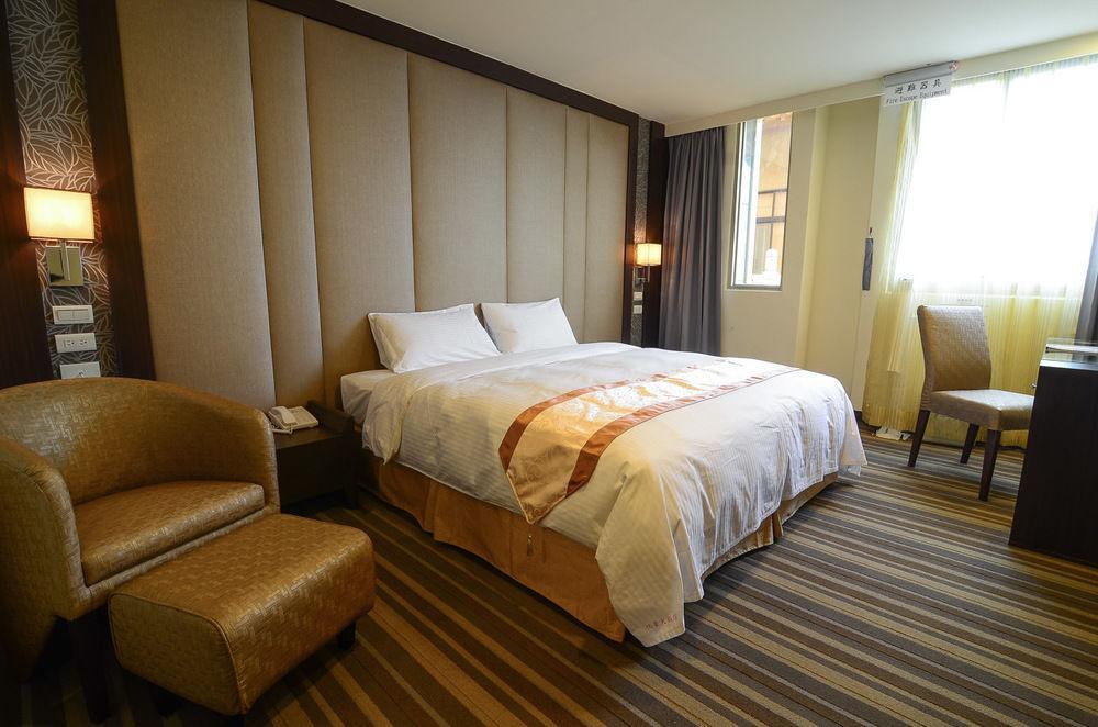 ז'וביי Hotel Bonza מראה חיצוני תמונה