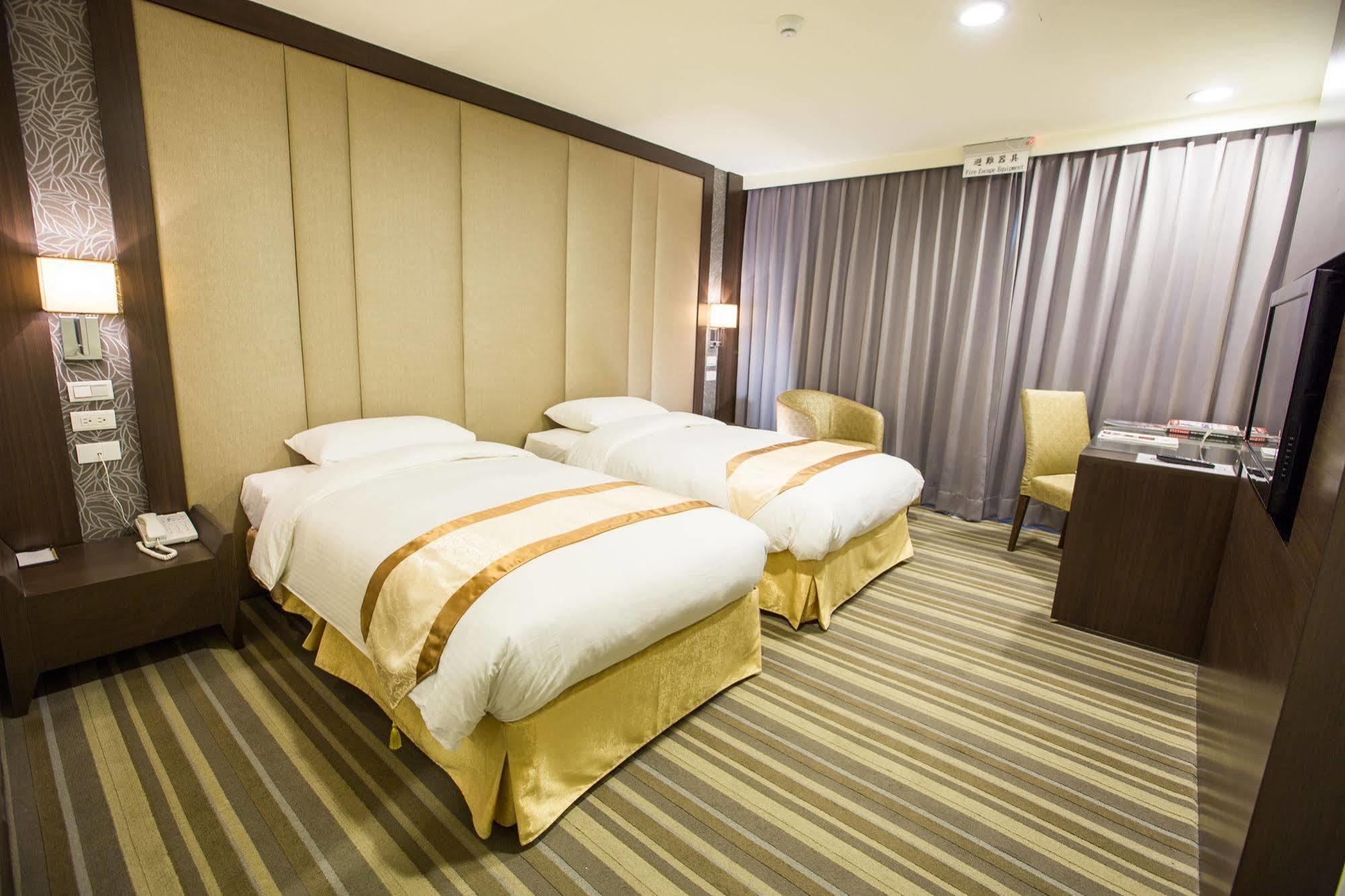 ז'וביי Hotel Bonza מראה חיצוני תמונה